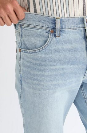 Pánske džínsy WRANGLER Greensboro svetlo modré-vyšúchané