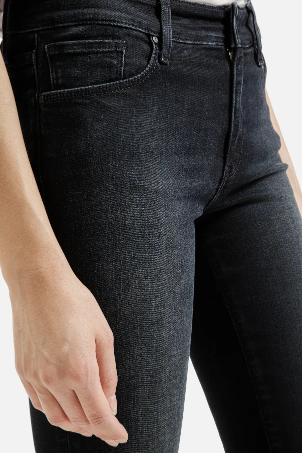 Dámske džínsy CROSS JEANS Anya tmavo modré-vyšúchané - 28/32