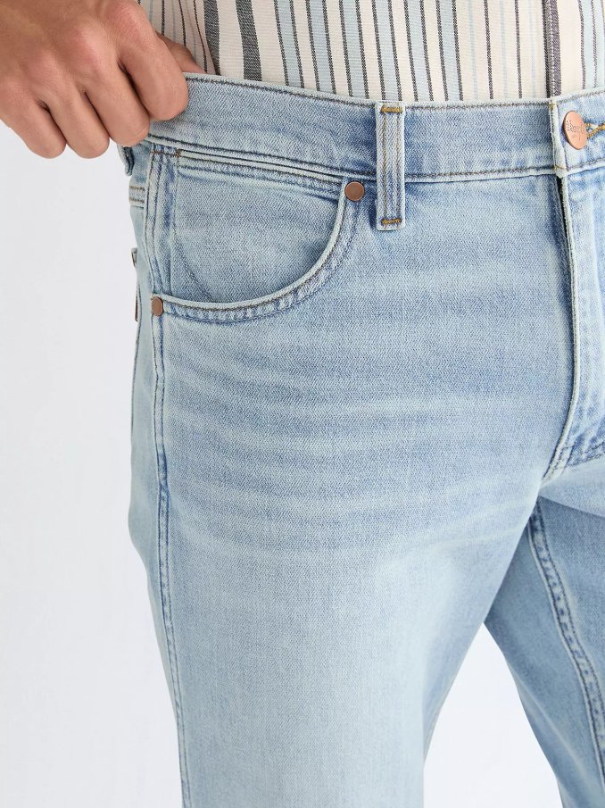 Pánske džínsy WRANGLER Greensboro svetlo modré-vyšúchané